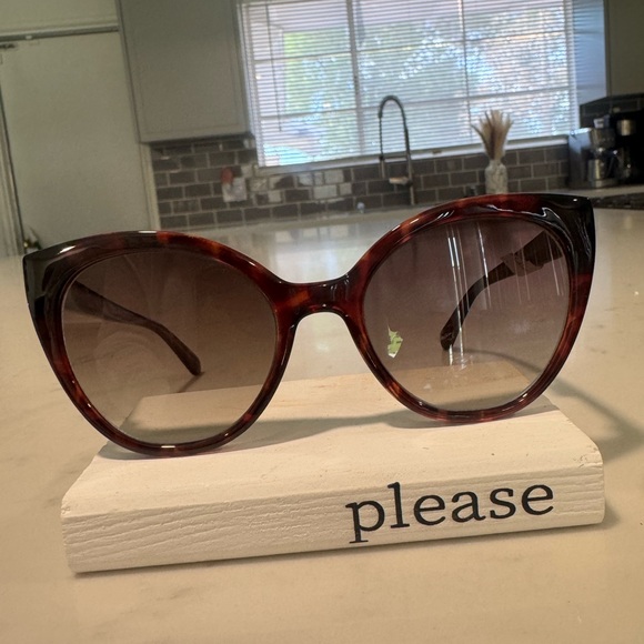 KATE SPADE Elegant Tortoiseshell Sunglasses - Picture 5 of 10